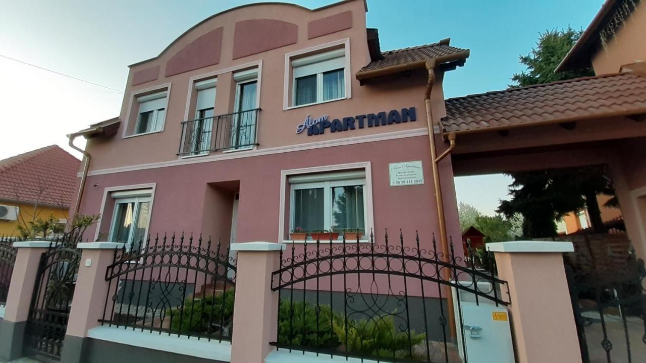Alom Apartman Hajduszoboszlo Exterior photo