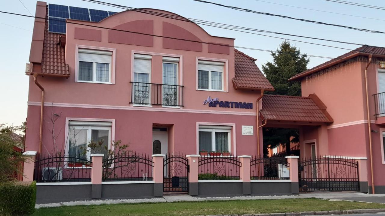 Alom Apartman Hajduszoboszlo Exterior photo