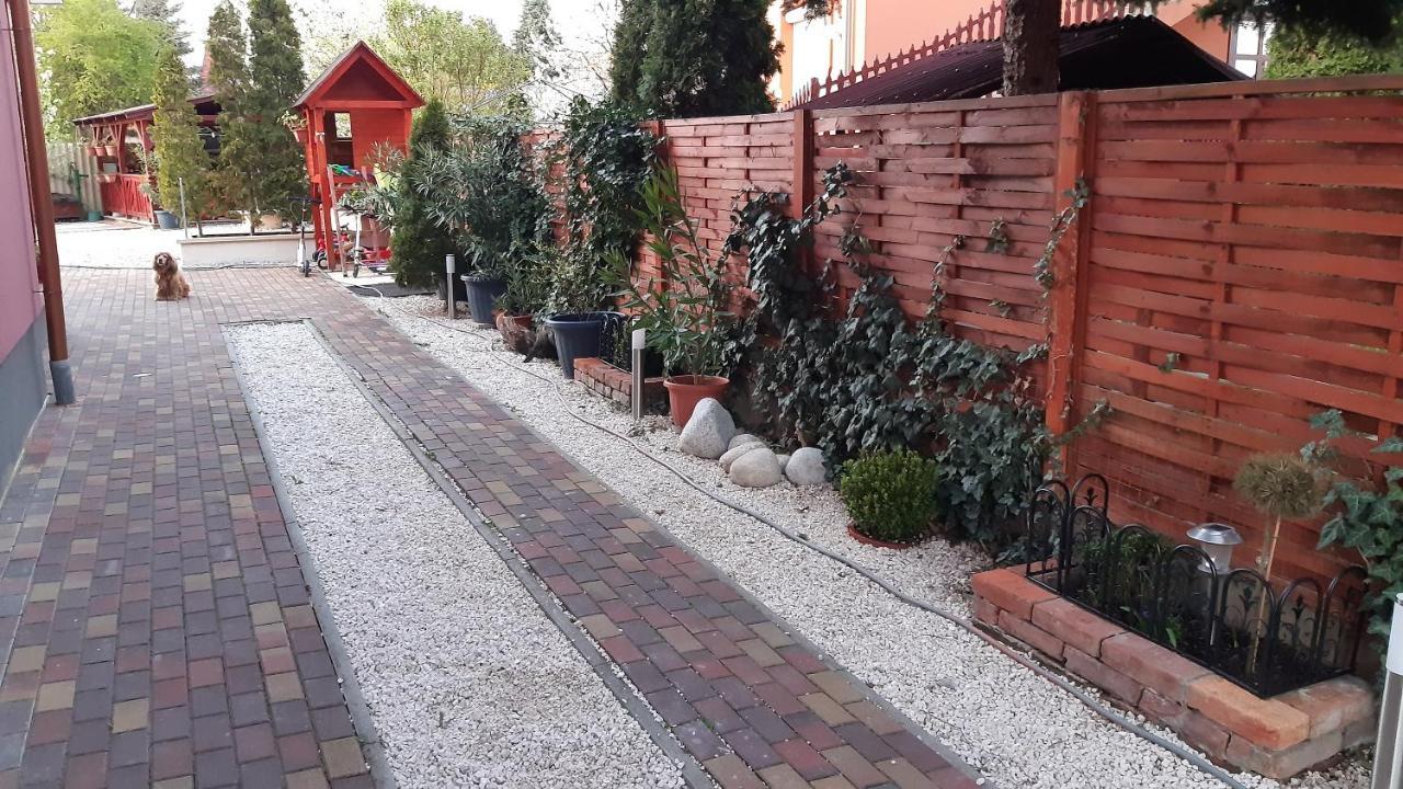 Alom Apartman Hajduszoboszlo Exterior photo