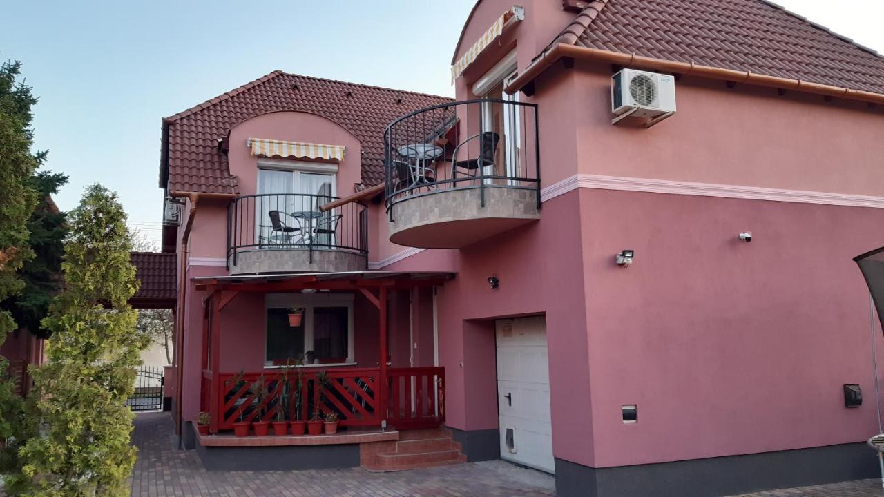 Alom Apartman Hajduszoboszlo Exterior photo