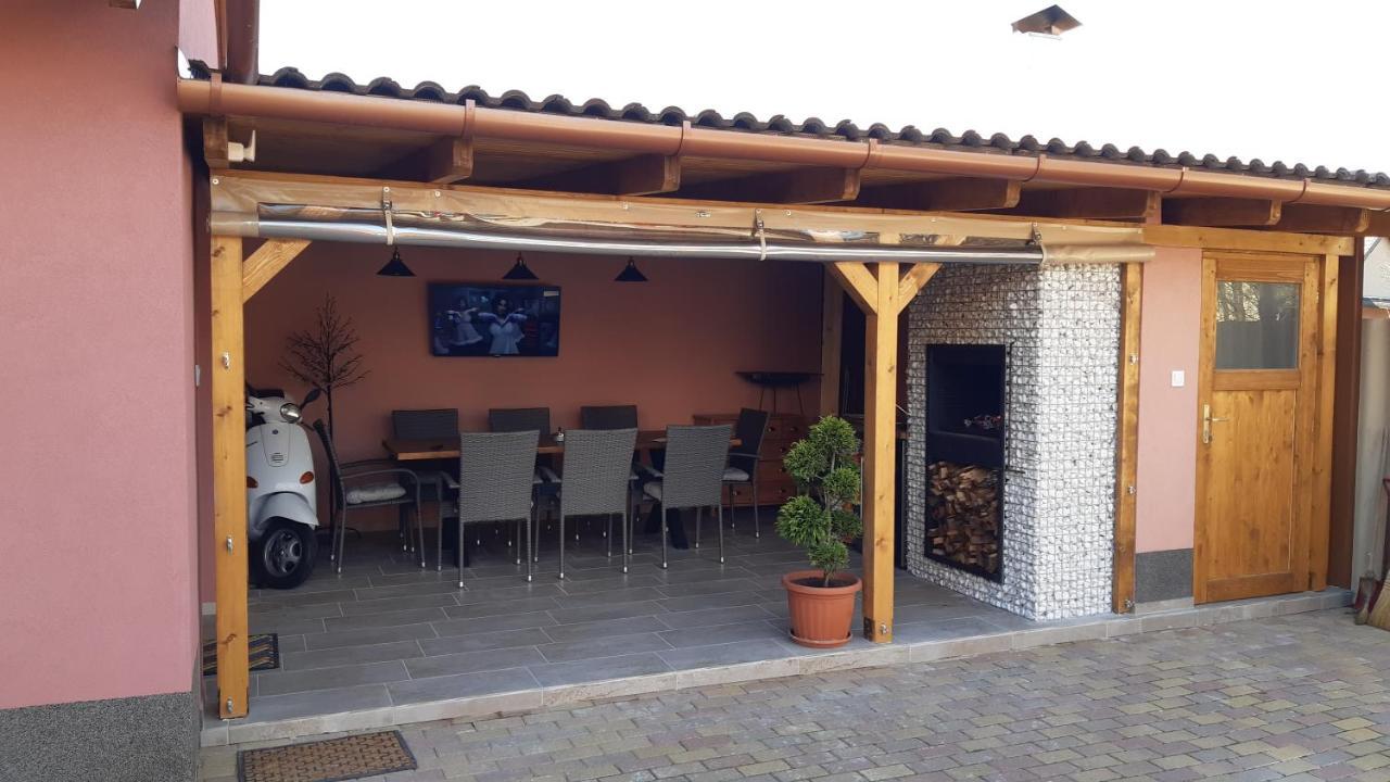 Alom Apartman Hajduszoboszlo Exterior photo