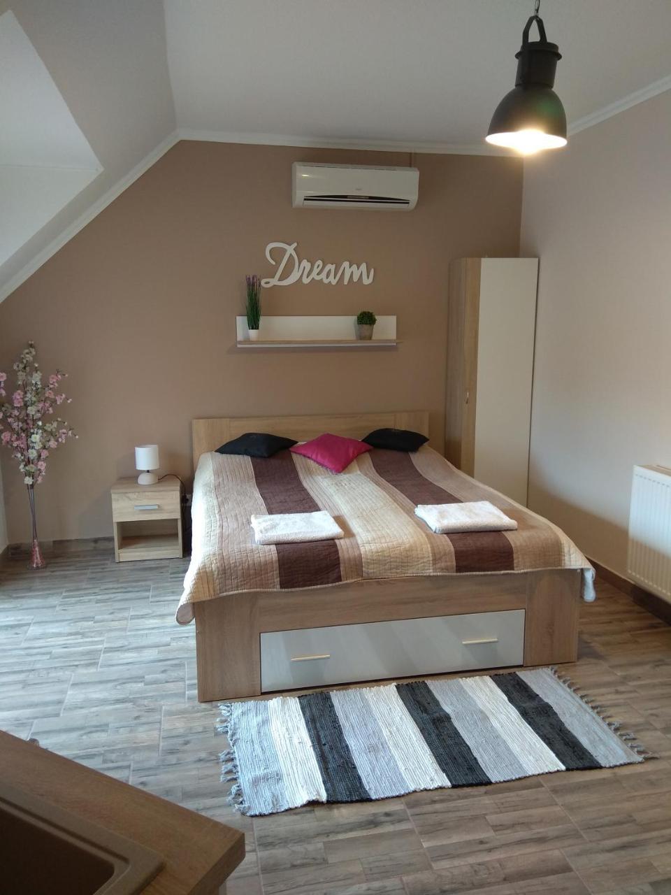 Alom Apartman Hajduszoboszlo Exterior photo