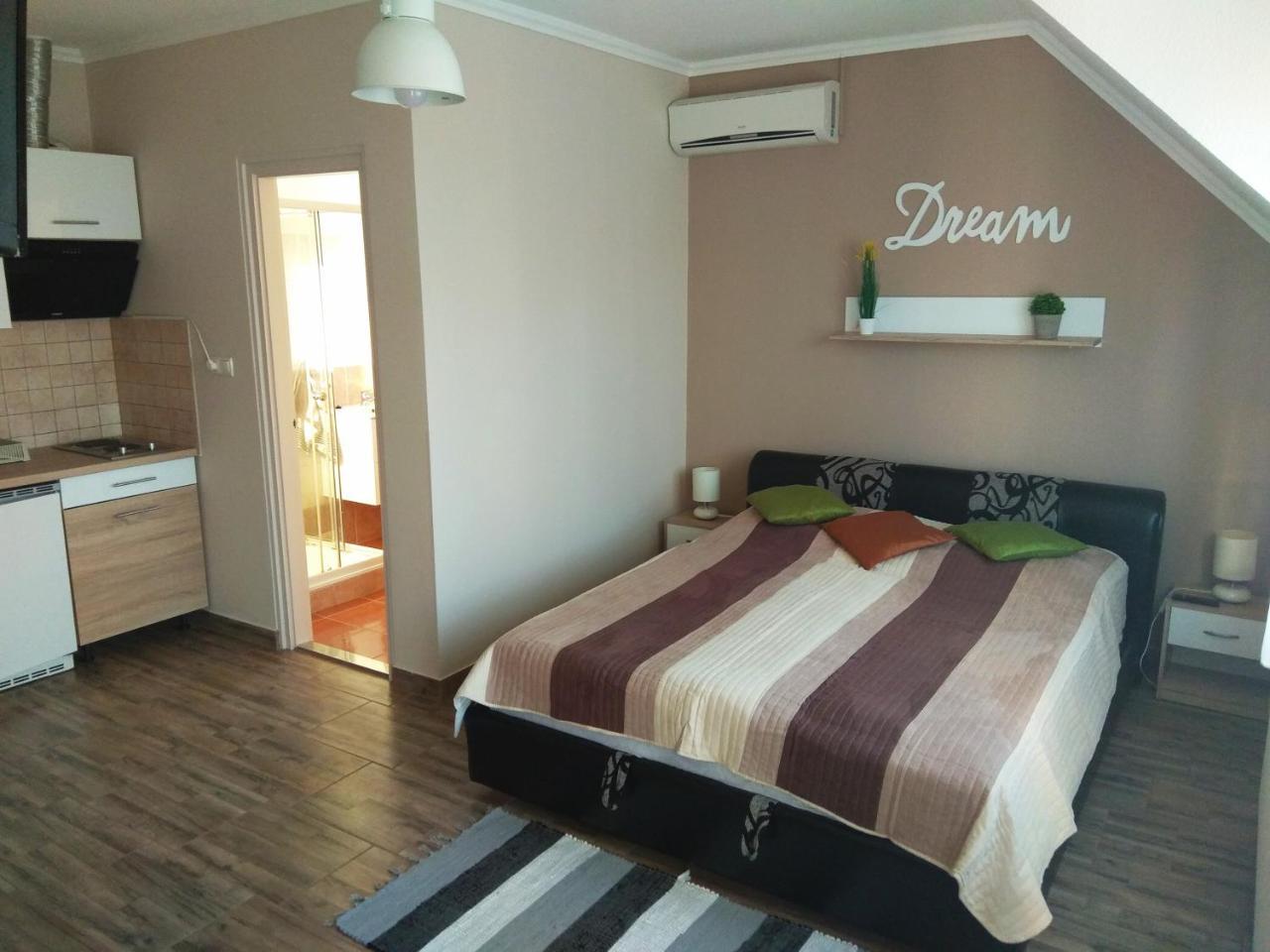 Alom Apartman Hajduszoboszlo Exterior photo
