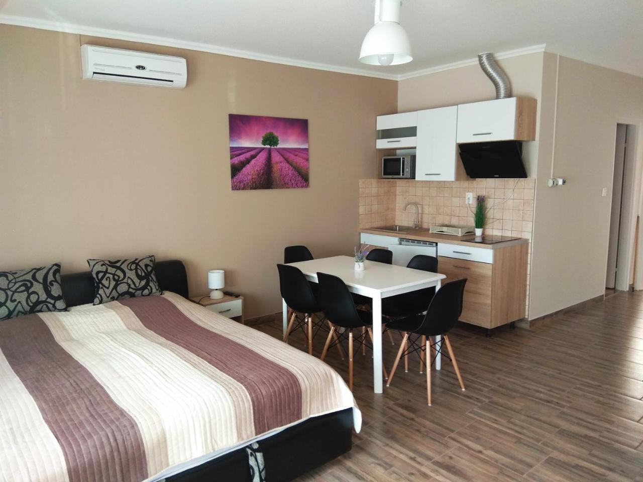 Alom Apartman Hajduszoboszlo Exterior photo