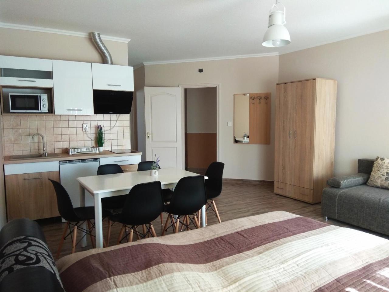 Alom Apartman Hajduszoboszlo Exterior photo