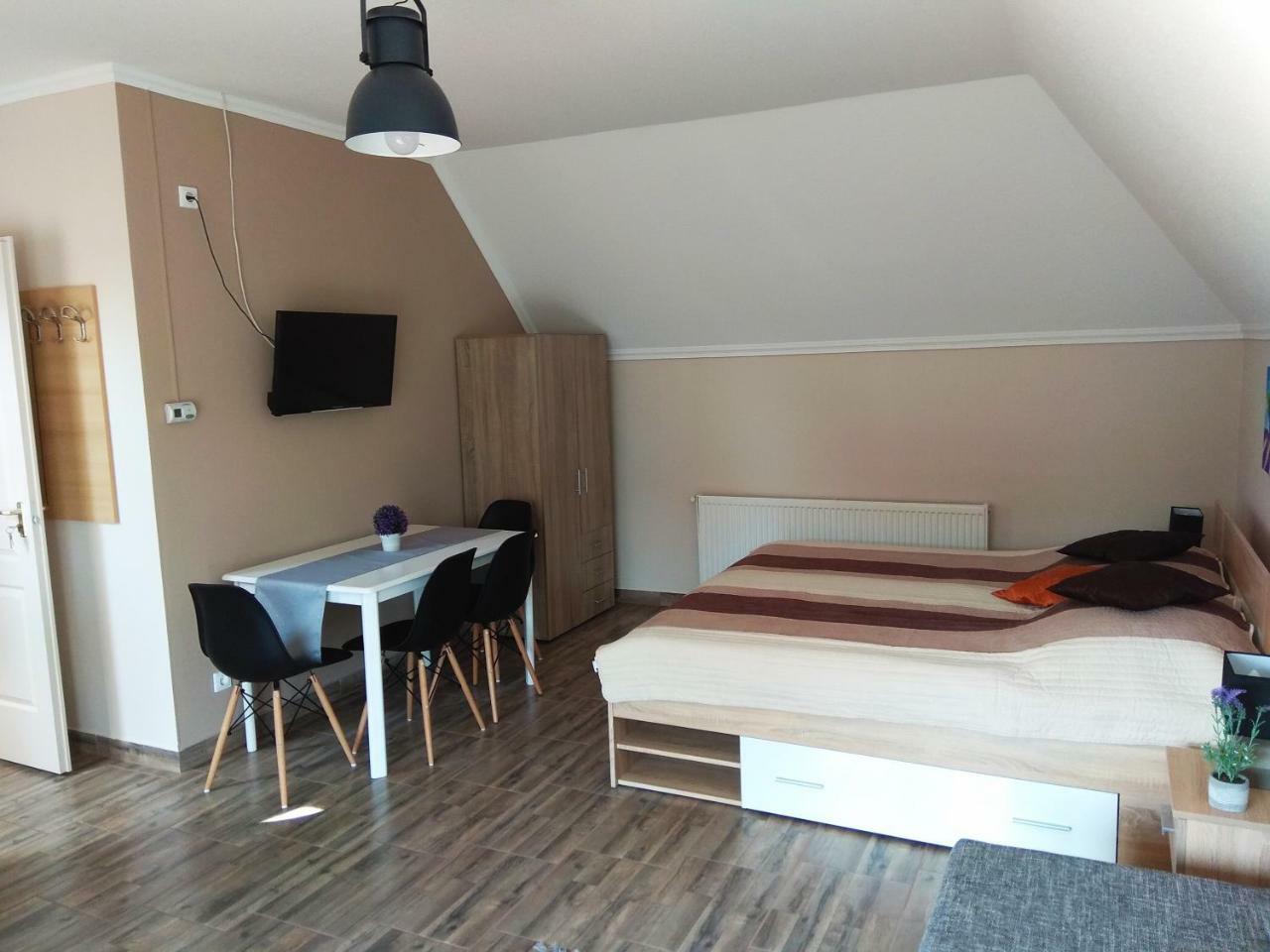 Alom Apartman Hajduszoboszlo Exterior photo